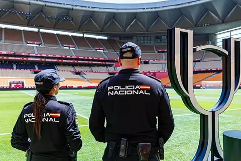 أعمال شغب واعتقال مشجع.. أجواء مثيرة في إشبيلية قبل نهائي كأس ملك إسبانيا (فيديو)